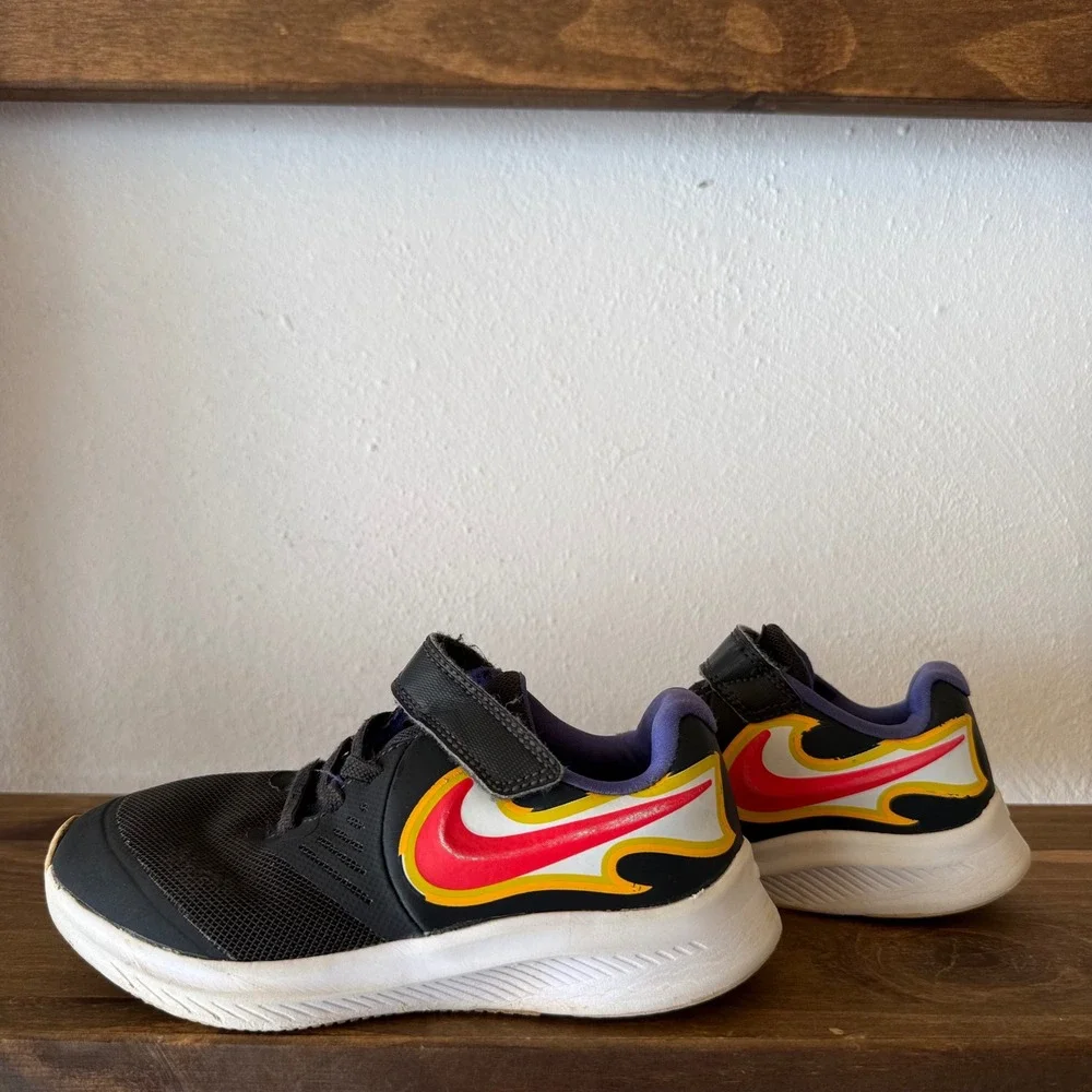 Nike Kids 2PC Sneaker Bundle Flex Runner Red Star Runner 3 Black Flame 12C